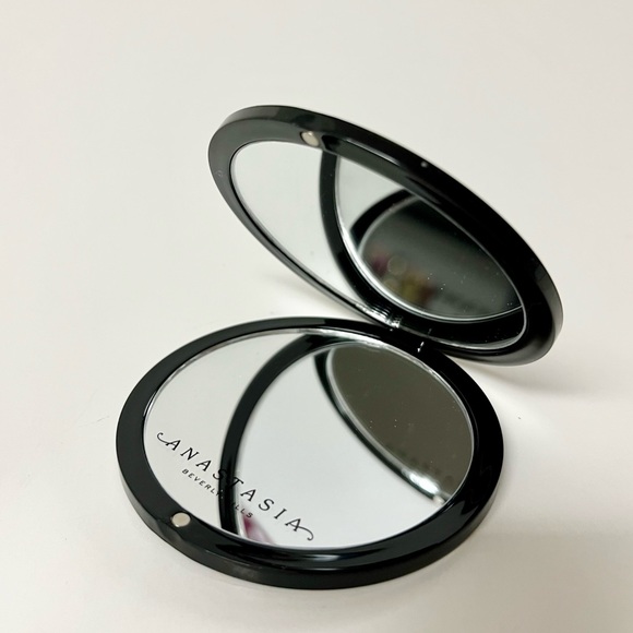 Anastasia Beverly Hills Mirror Compact - Picture 2 of 4